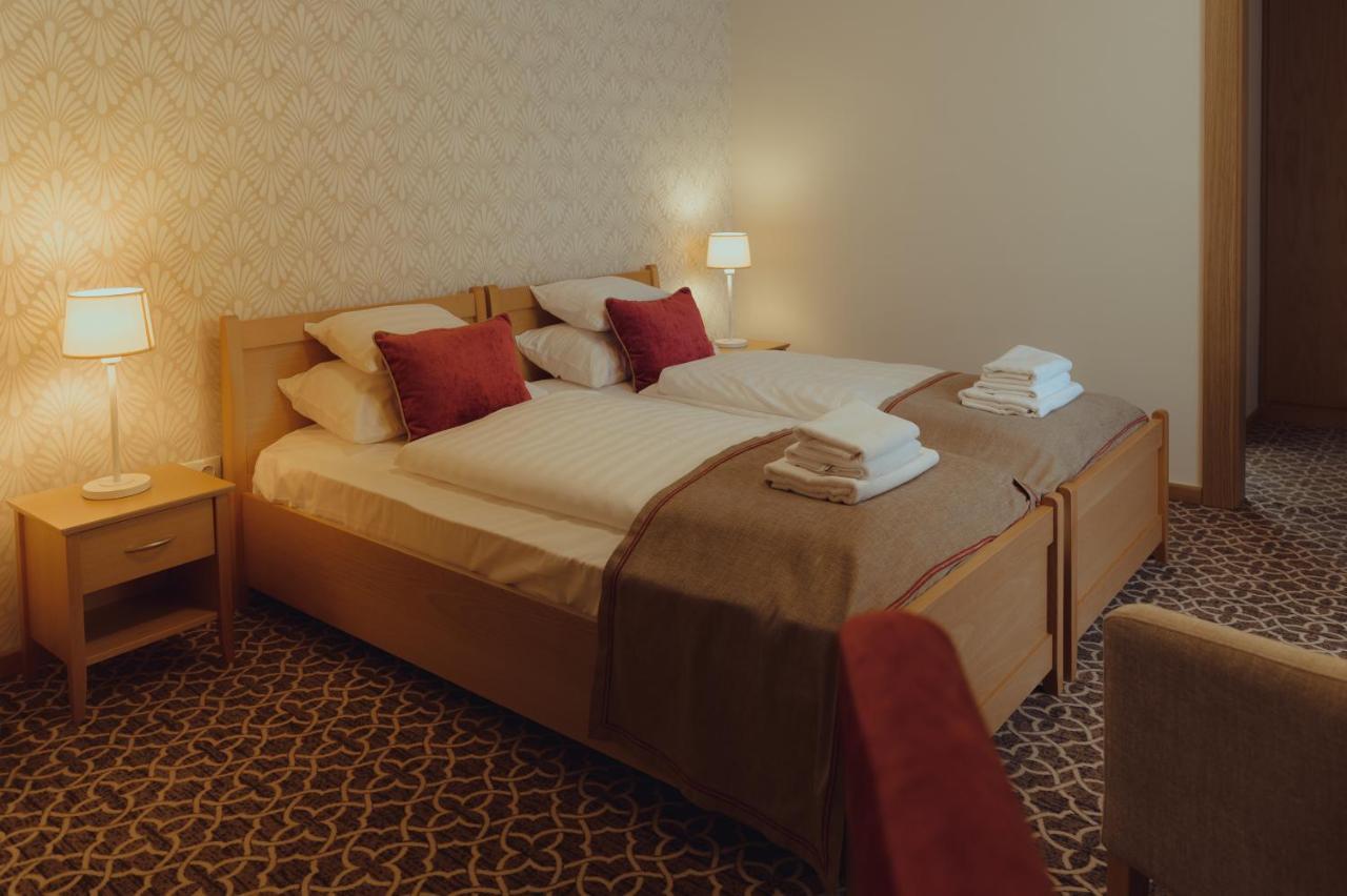 Brigaderos Hotel Brigadir Borsi Dış mekan fotoğraf