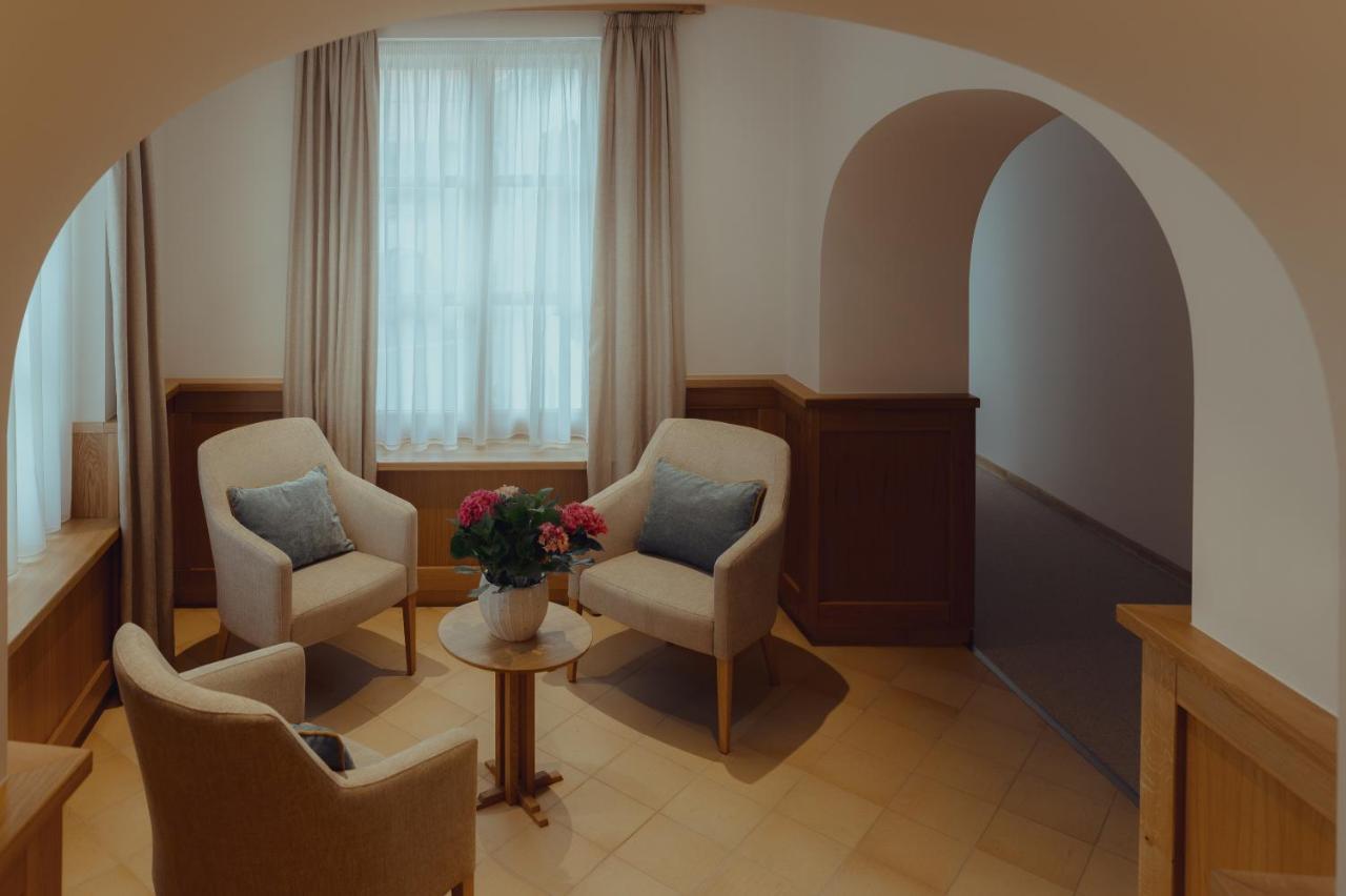 Brigaderos Hotel Brigadir Borsi Dış mekan fotoğraf