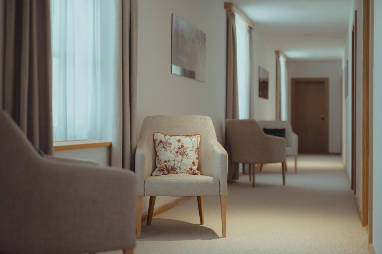 Brigaderos Hotel Brigadir Borsi Dış mekan fotoğraf