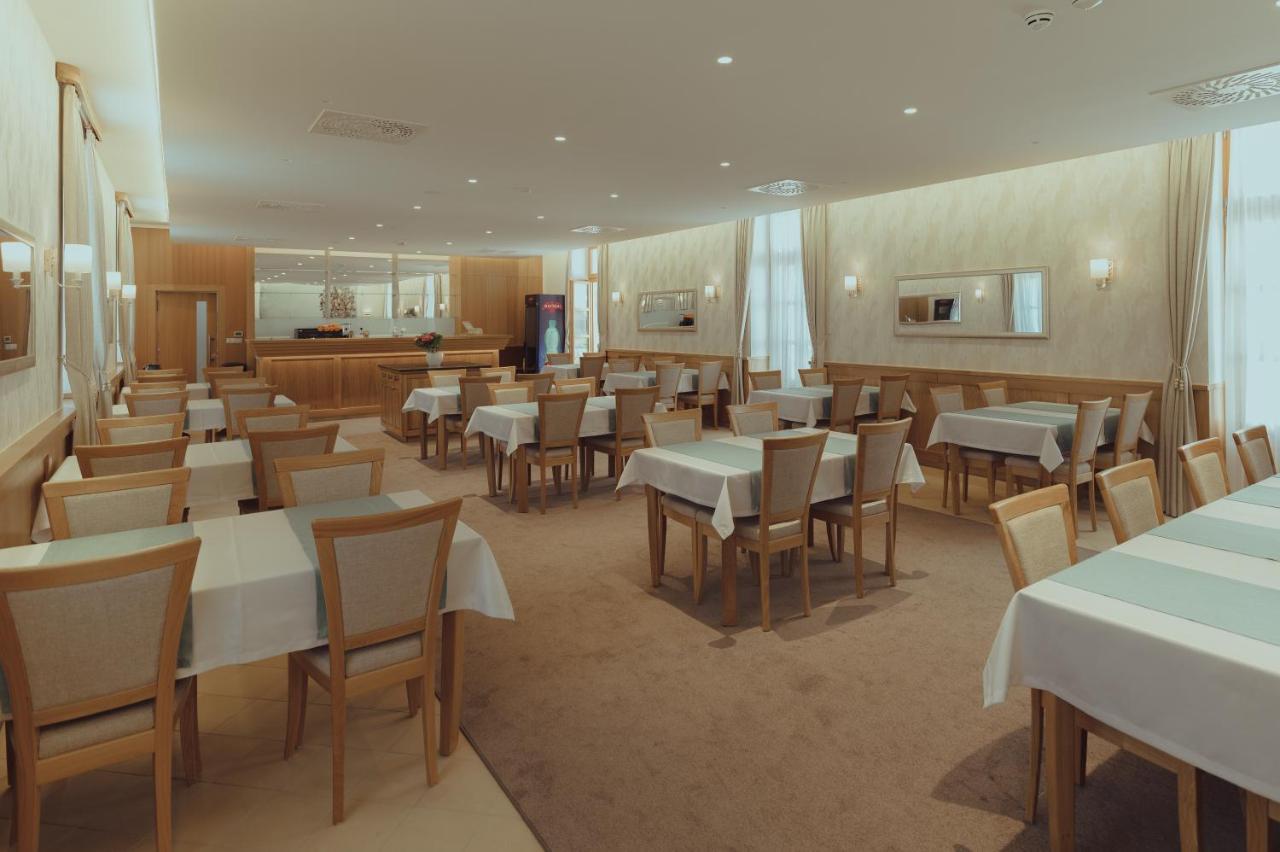 Brigaderos Hotel Brigadir Borsi Dış mekan fotoğraf