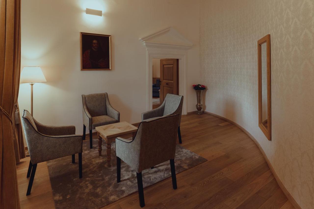 Brigaderos Hotel Brigadir Borsi Dış mekan fotoğraf