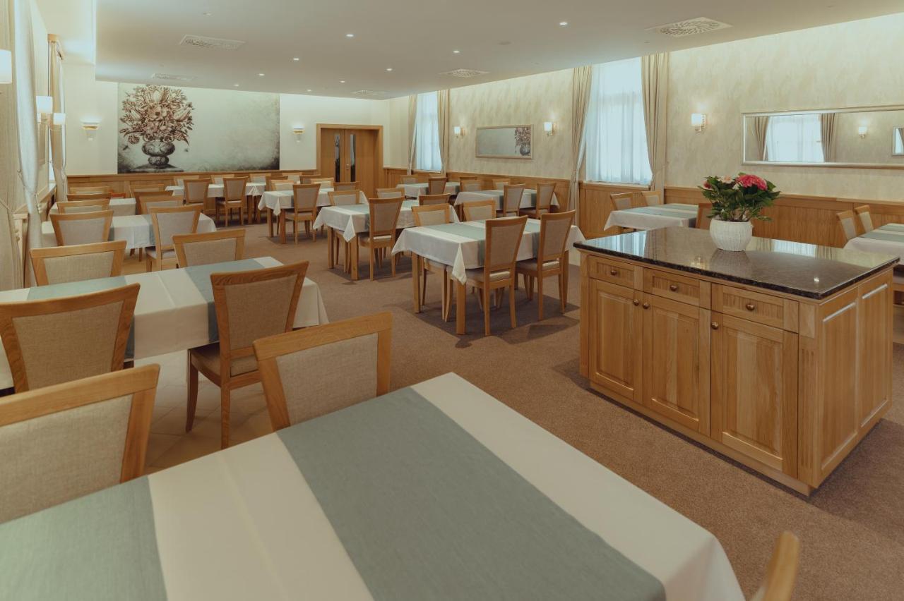 Brigaderos Hotel Brigadir Borsi Dış mekan fotoğraf