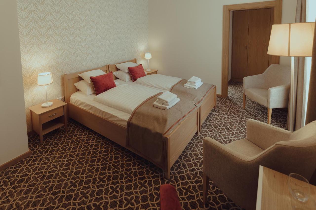Brigaderos Hotel Brigadir Borsi Dış mekan fotoğraf