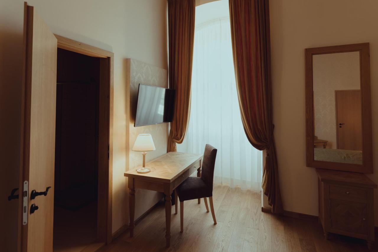 Brigaderos Hotel Brigadir Borsi Dış mekan fotoğraf