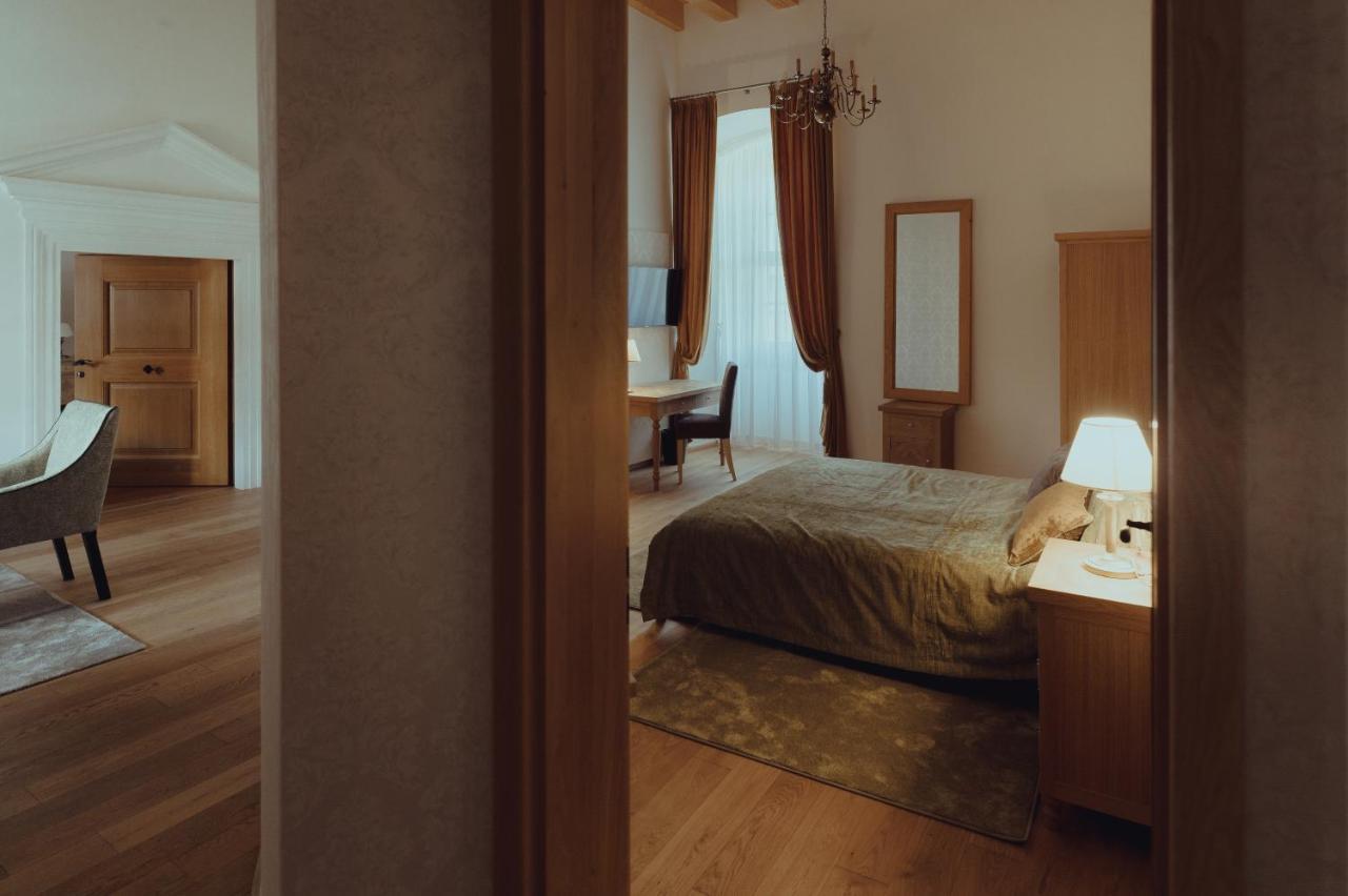 Brigaderos Hotel Brigadir Borsi Dış mekan fotoğraf