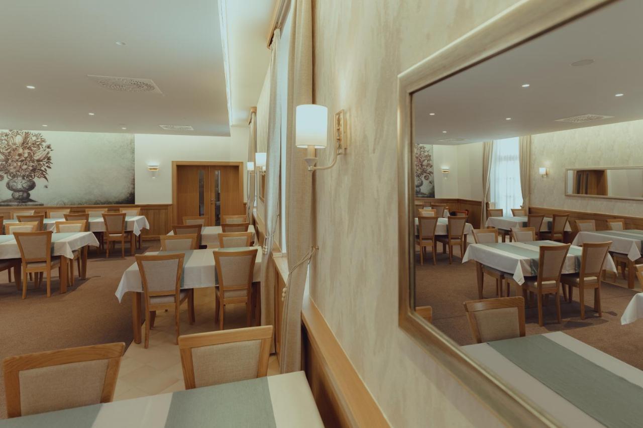 Brigaderos Hotel Brigadir Borsi Dış mekan fotoğraf