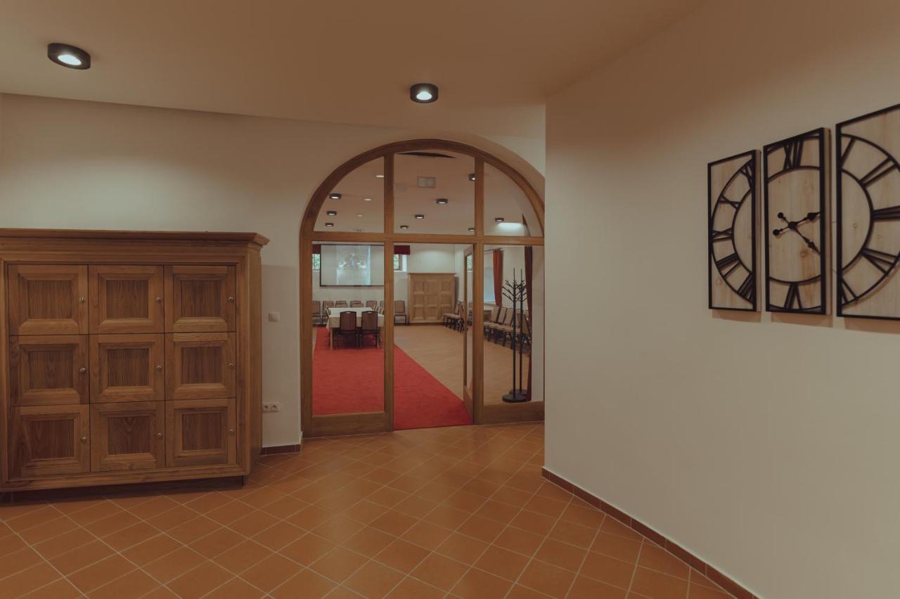Brigaderos Hotel Brigadir Borsi Dış mekan fotoğraf