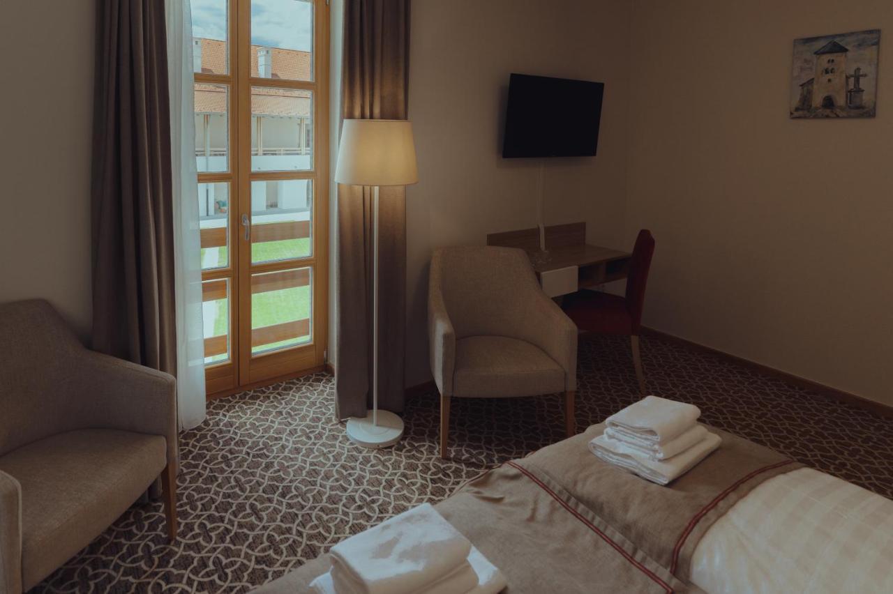 Brigaderos Hotel Brigadir Borsi Dış mekan fotoğraf