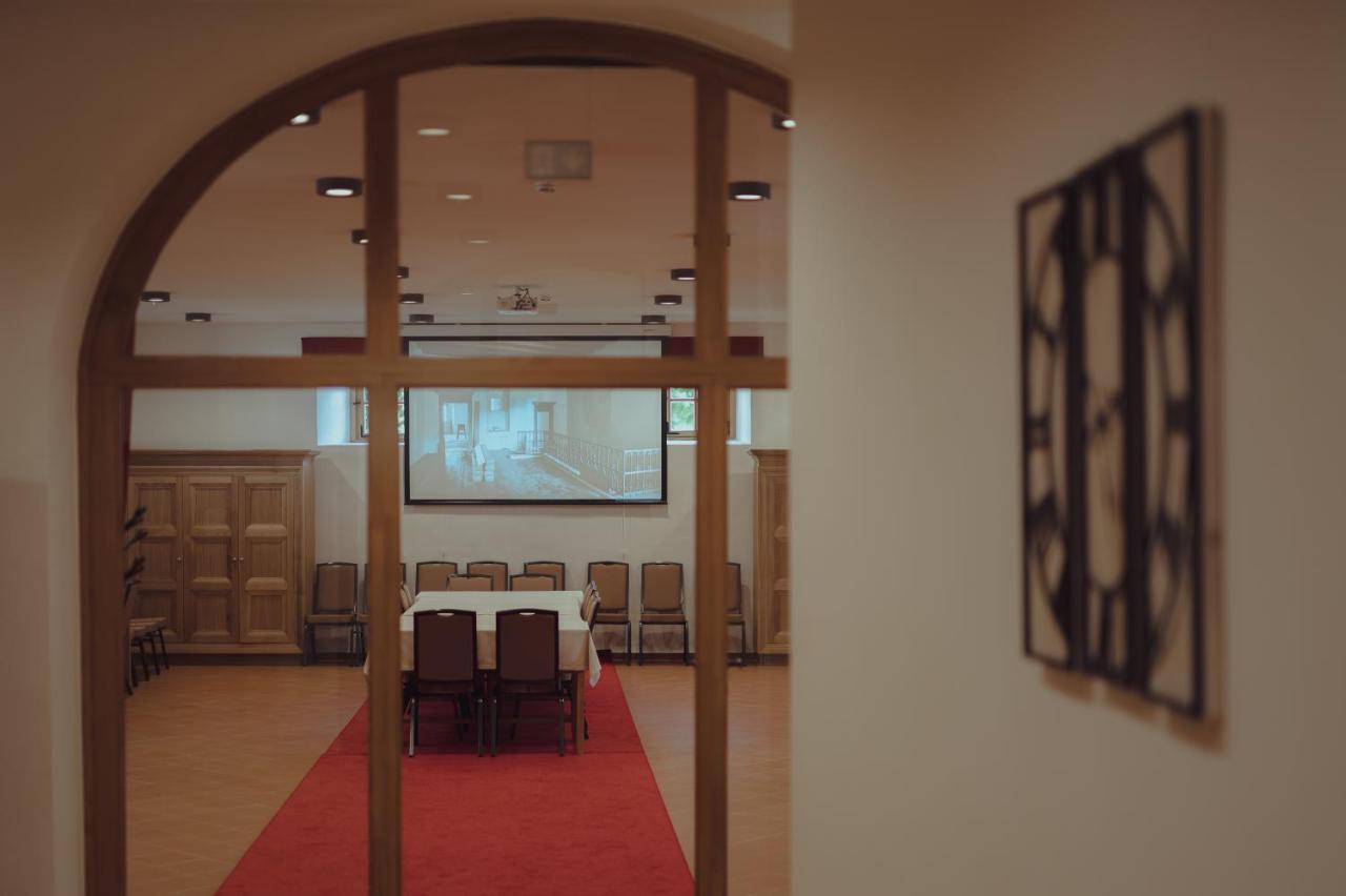 Brigaderos Hotel Brigadir Borsi Dış mekan fotoğraf