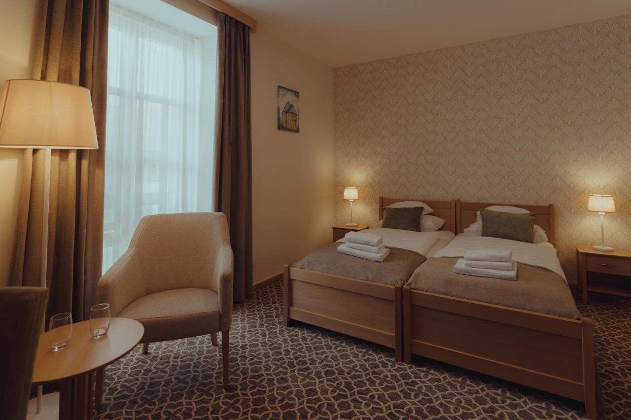 Brigaderos Hotel Brigadir Borsi Dış mekan fotoğraf