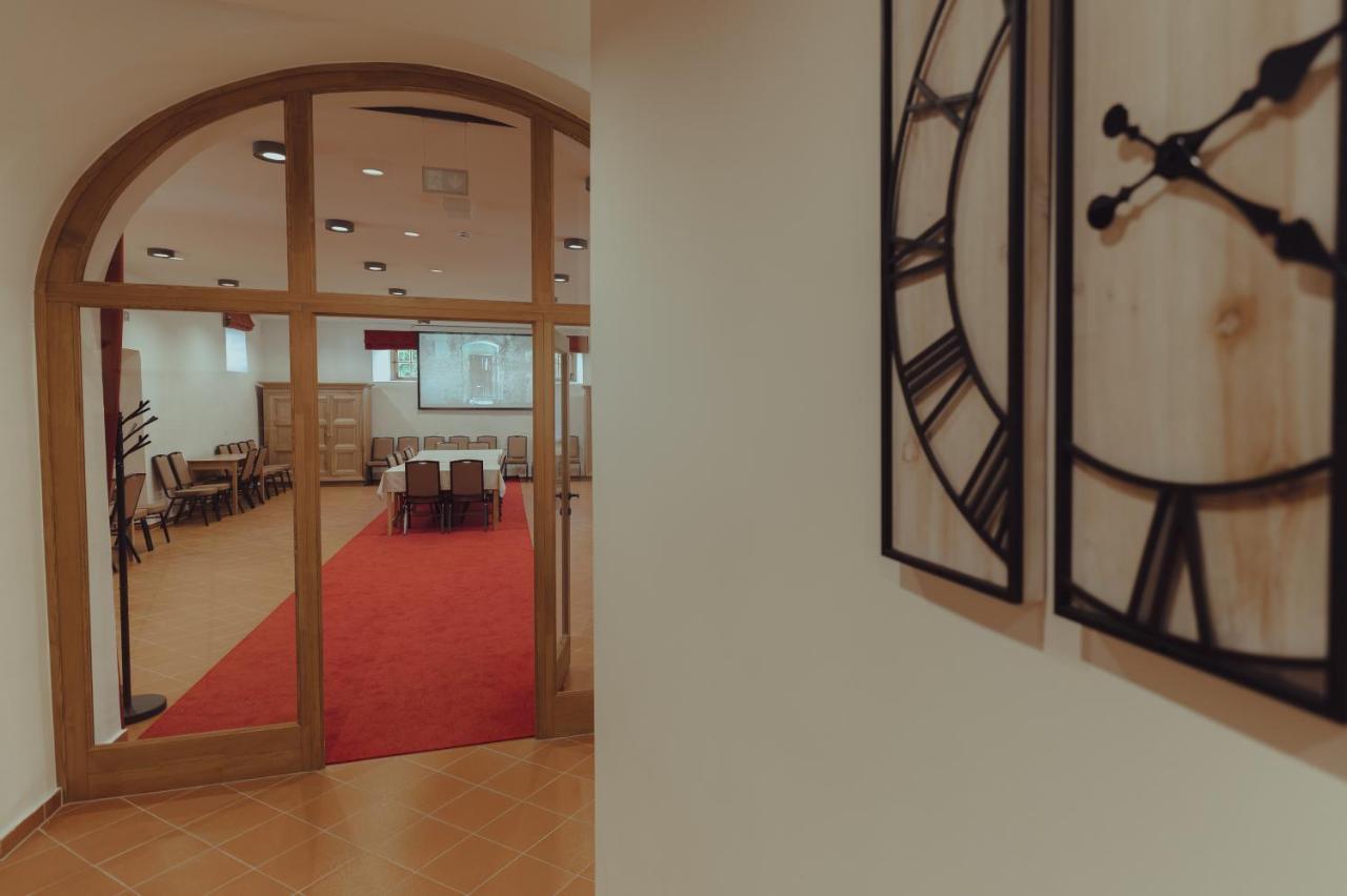 Brigaderos Hotel Brigadir Borsi Dış mekan fotoğraf