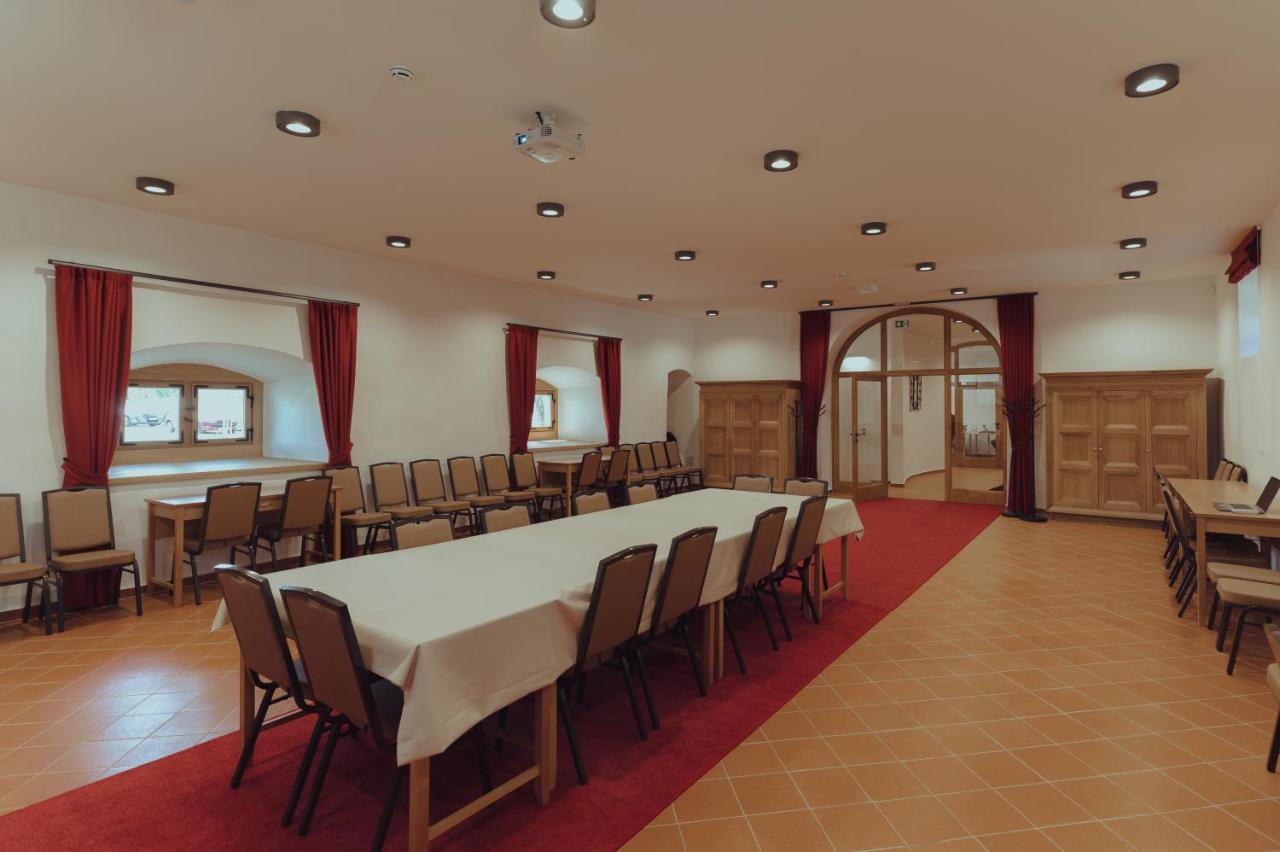 Brigaderos Hotel Brigadir Borsi Dış mekan fotoğraf
