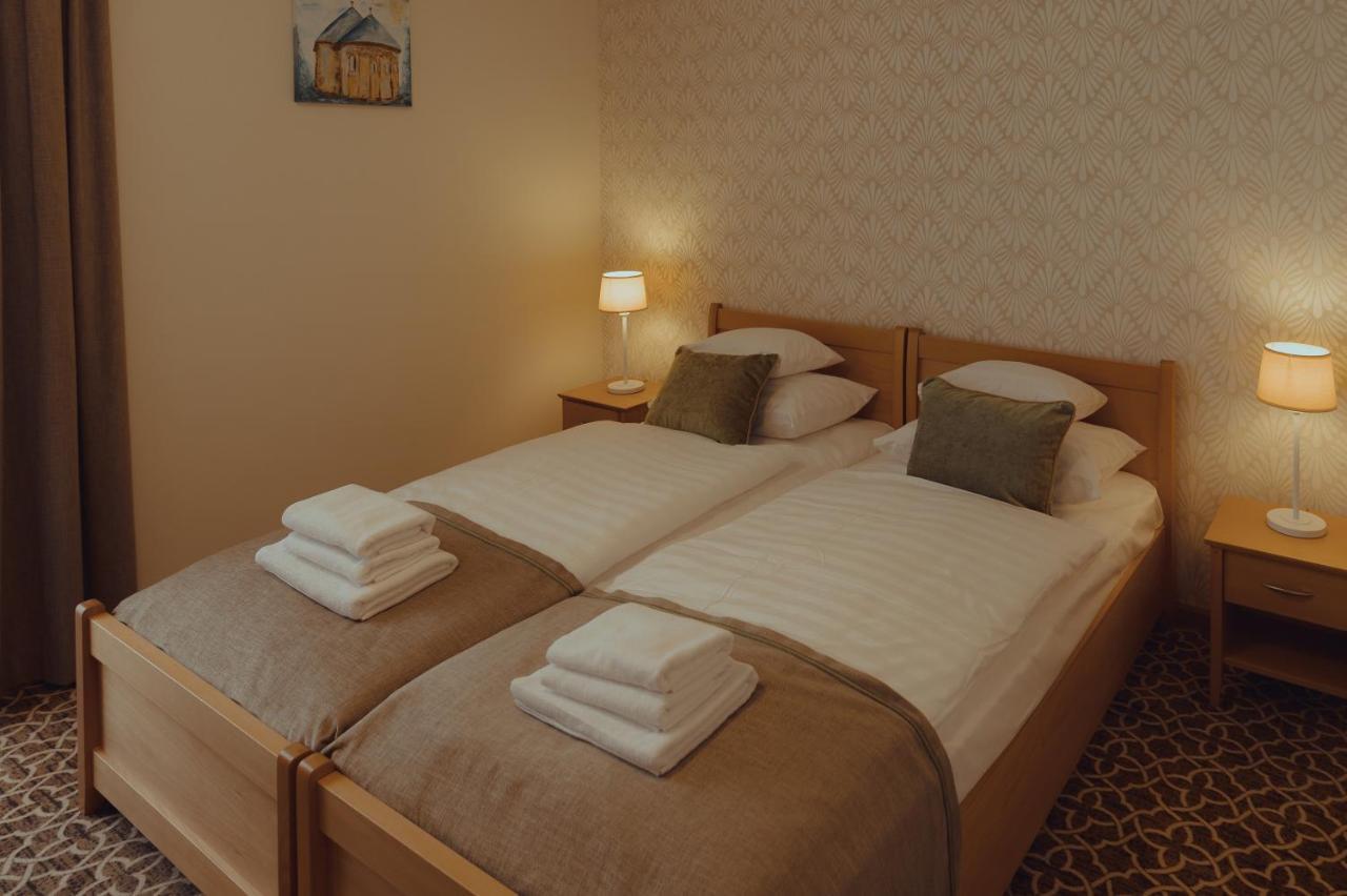Brigaderos Hotel Brigadir Borsi Dış mekan fotoğraf