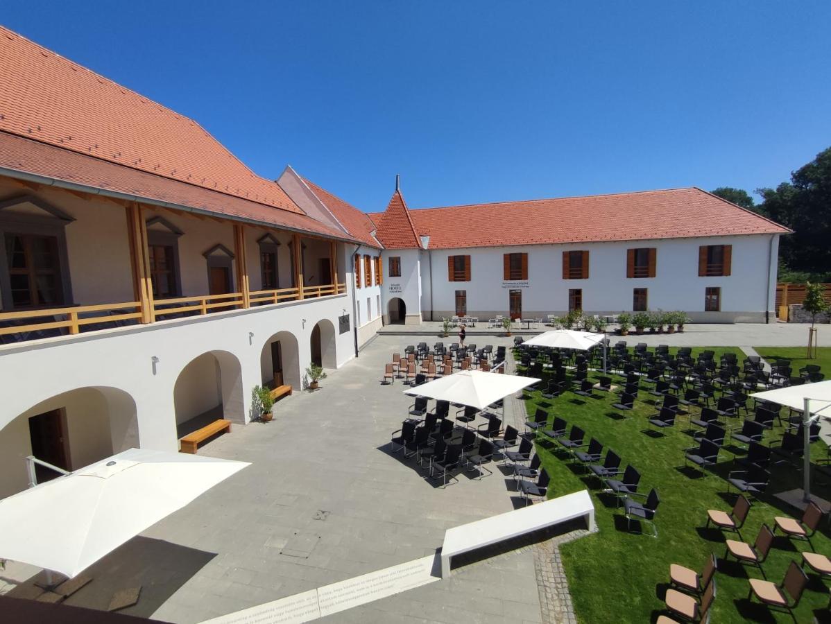 Brigaderos Hotel Brigadir Borsi Dış mekan fotoğraf