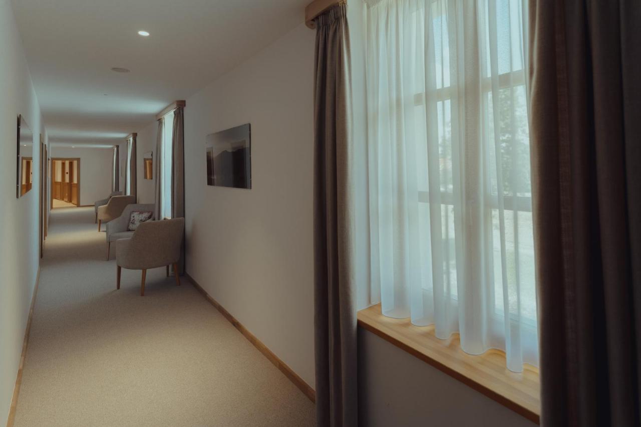 Brigaderos Hotel Brigadir Borsi Dış mekan fotoğraf