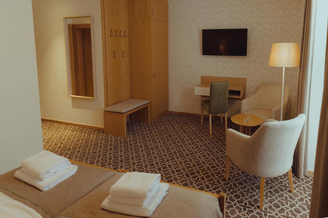 Brigaderos Hotel Brigadir Borsi Dış mekan fotoğraf