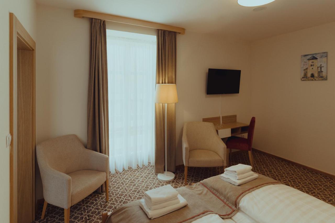 Brigaderos Hotel Brigadir Borsi Dış mekan fotoğraf