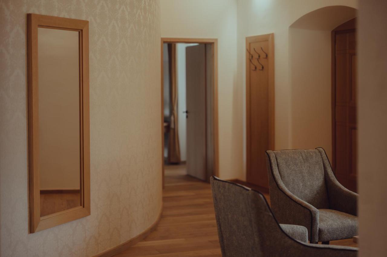 Brigaderos Hotel Brigadir Borsi Dış mekan fotoğraf