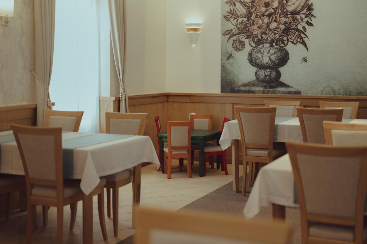 Brigaderos Hotel Brigadir Borsi Dış mekan fotoğraf